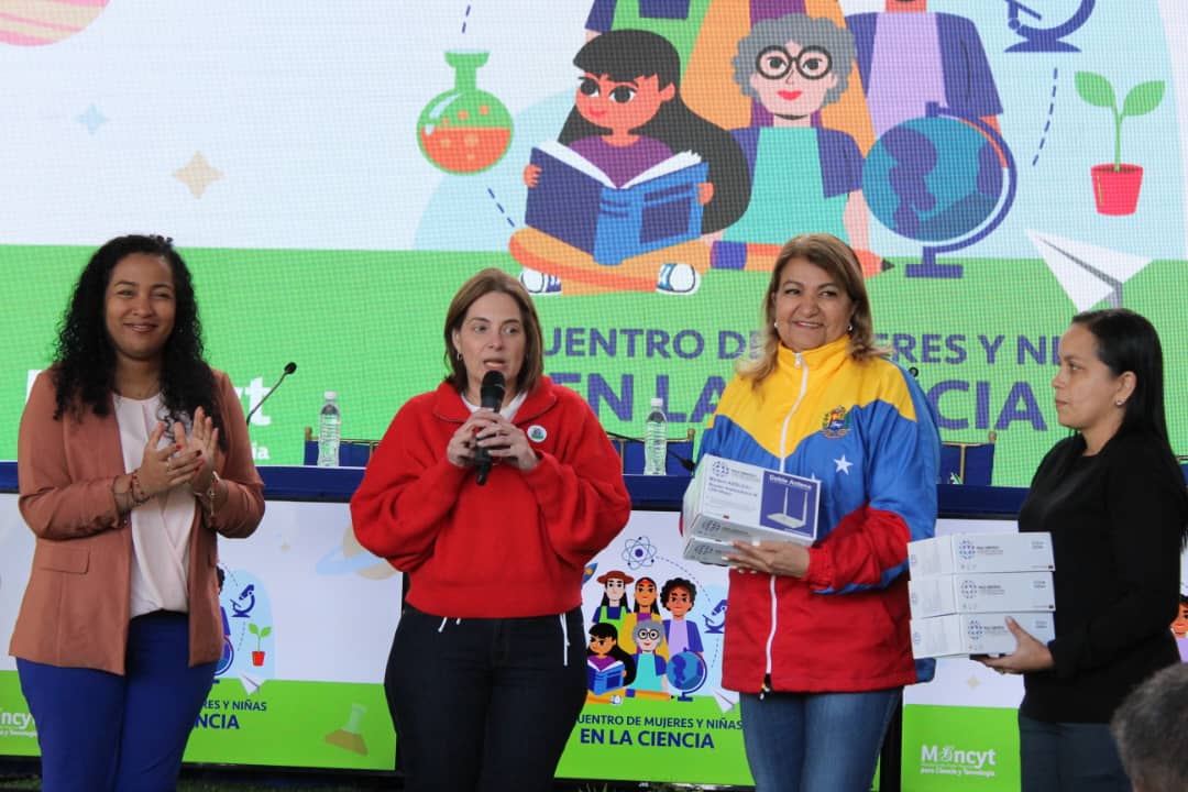 Cantv entregó 10 mil módems para  centros educativos del país