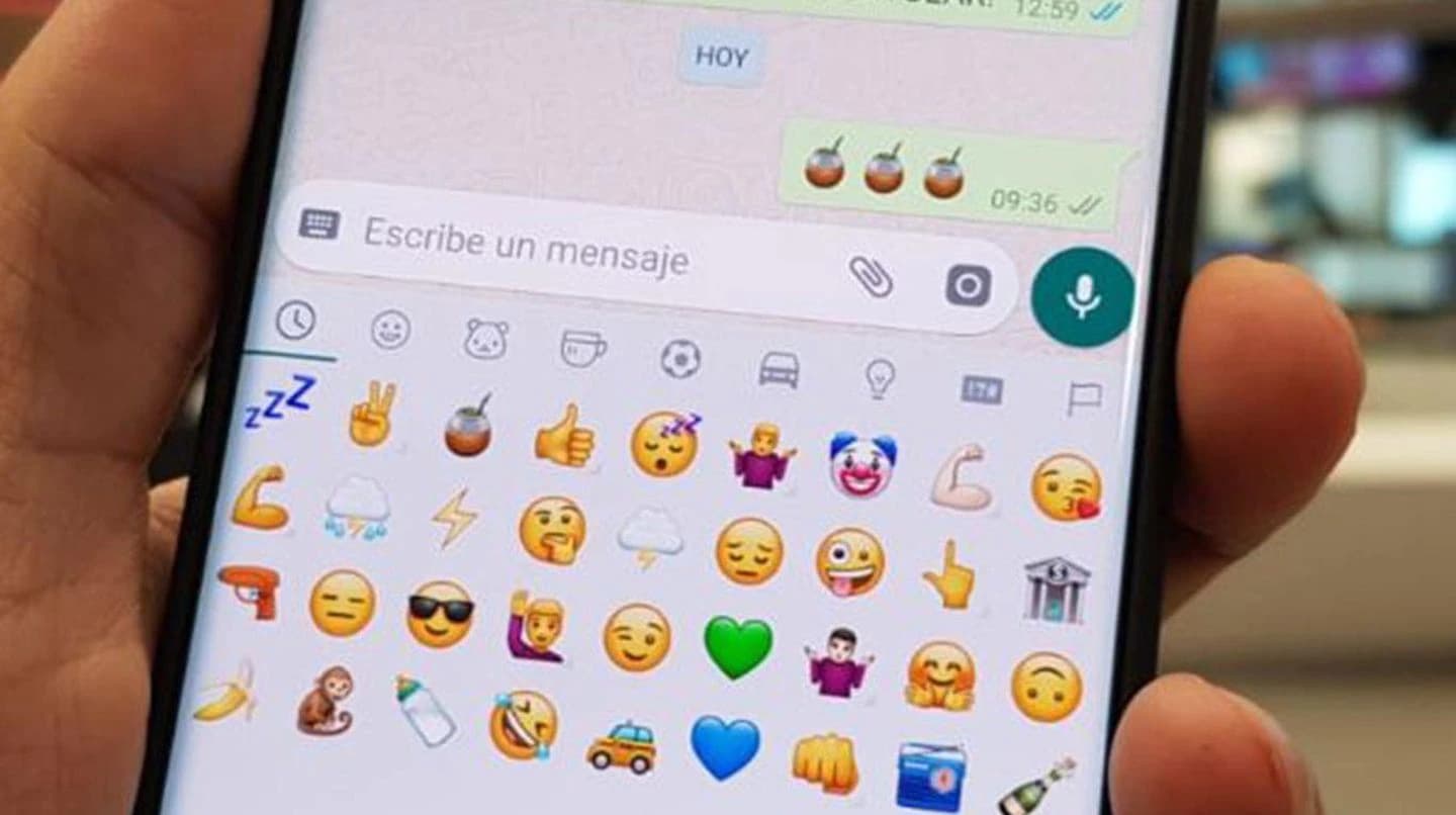 WhatsApp permite reaccionar a los mensajes con todos los emojis
