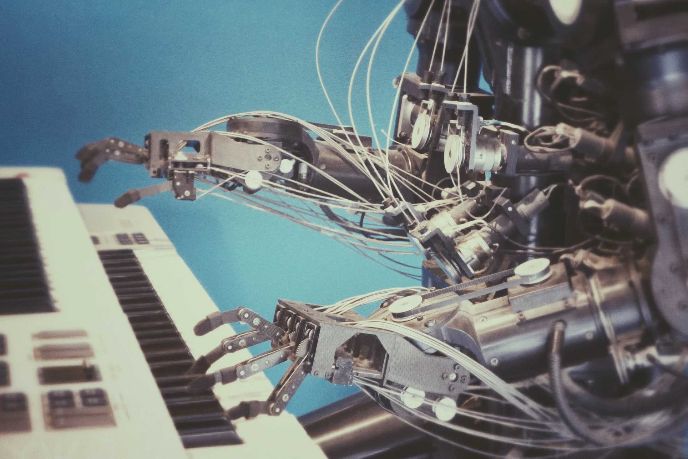 Los Premios Grammy rechazan la canción creada por una inteligencia artificial y explican las razones