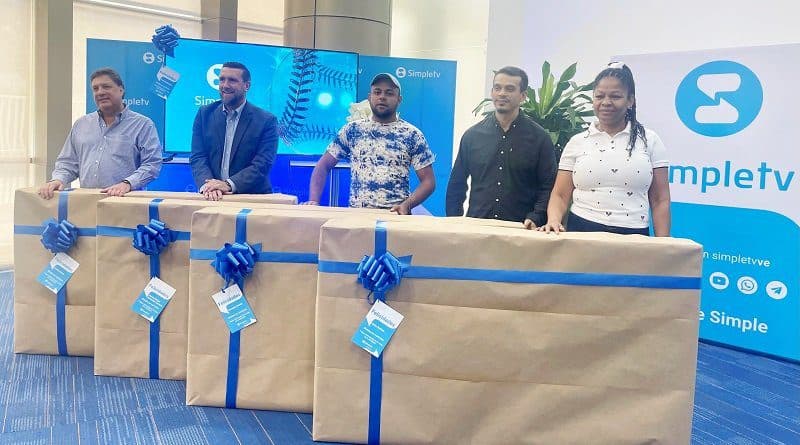 SimpleTV premia a los ganadores del concurso “Mucho más para ver”