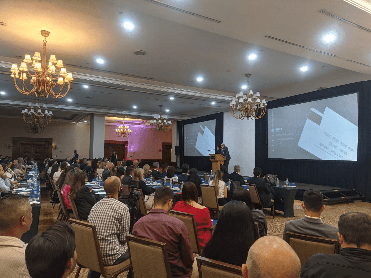 Inteligensa presentó las tarjetas bancarias con tecnología Contactless (Sin contacto) para la banca nacional