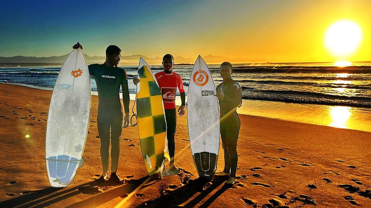 Estos niños africanos aprenden a surfear y ganan sus primeros bitcoins