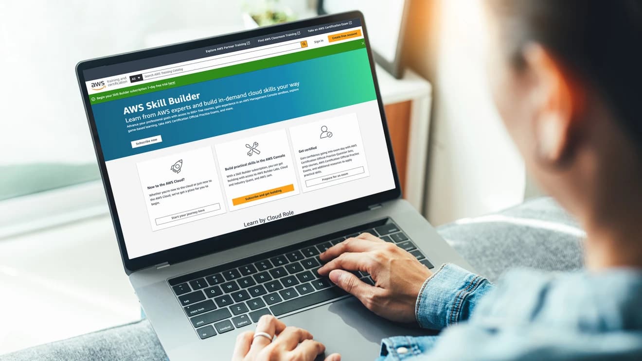 Amazon lanza un programa de formación sobre inteligencia artificial para 2 millones de personas