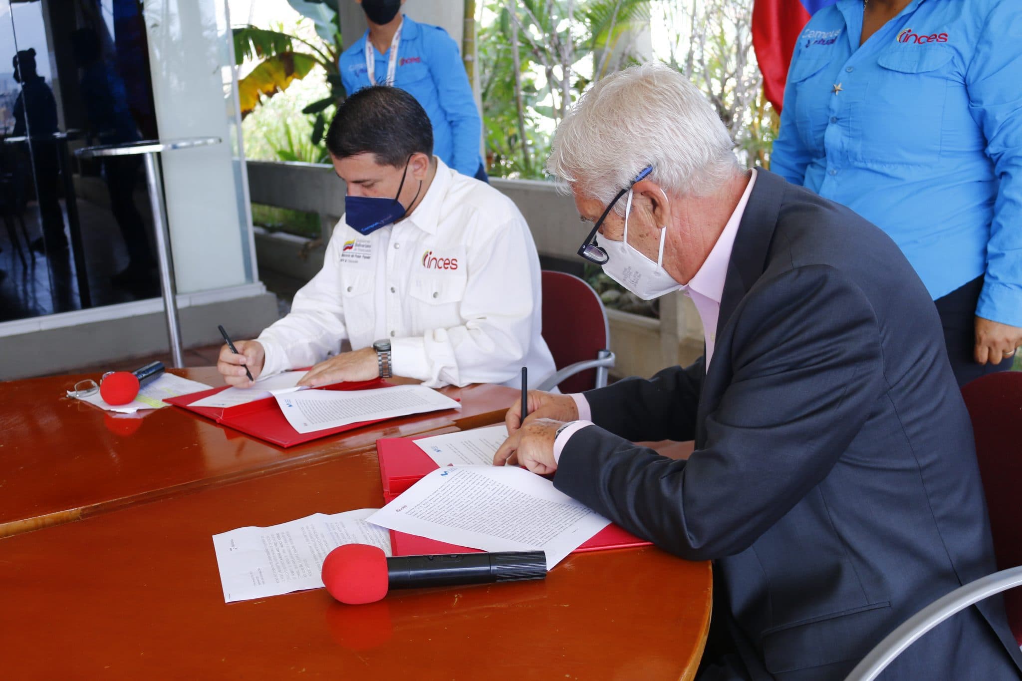 Fundación Telefónica Movistar y el INCES firman convenio para ofrecer capacitación en competencias digitales