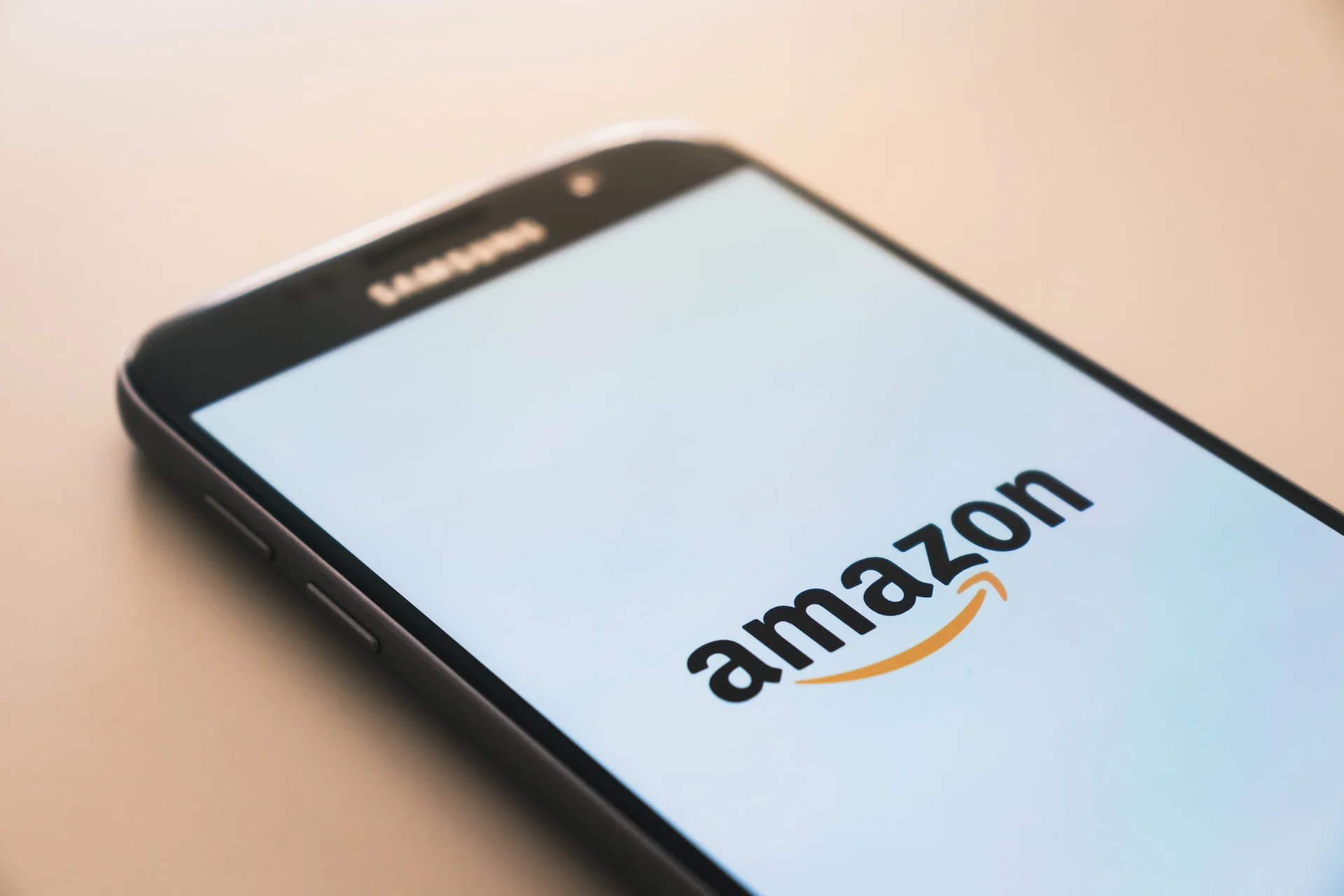 Meta y Amazon se unen para facilitar las compras en redes sociales
